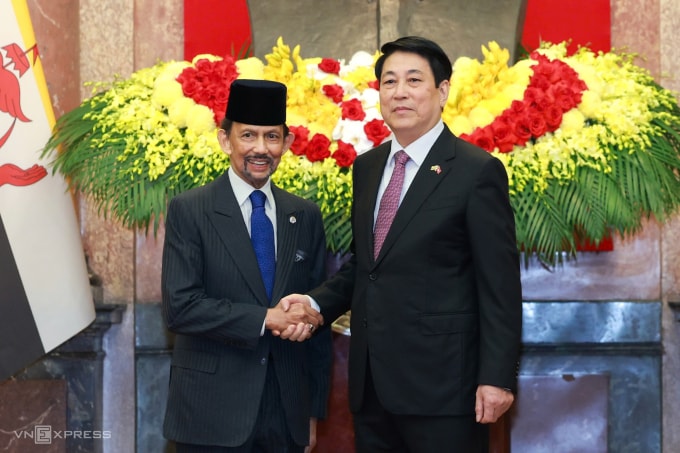 Chủ tịch nước Lương Cường và Quốc vương Brunei tại Phủ Chủ tịch ngày 1/12. Ảnh: Giang Huy