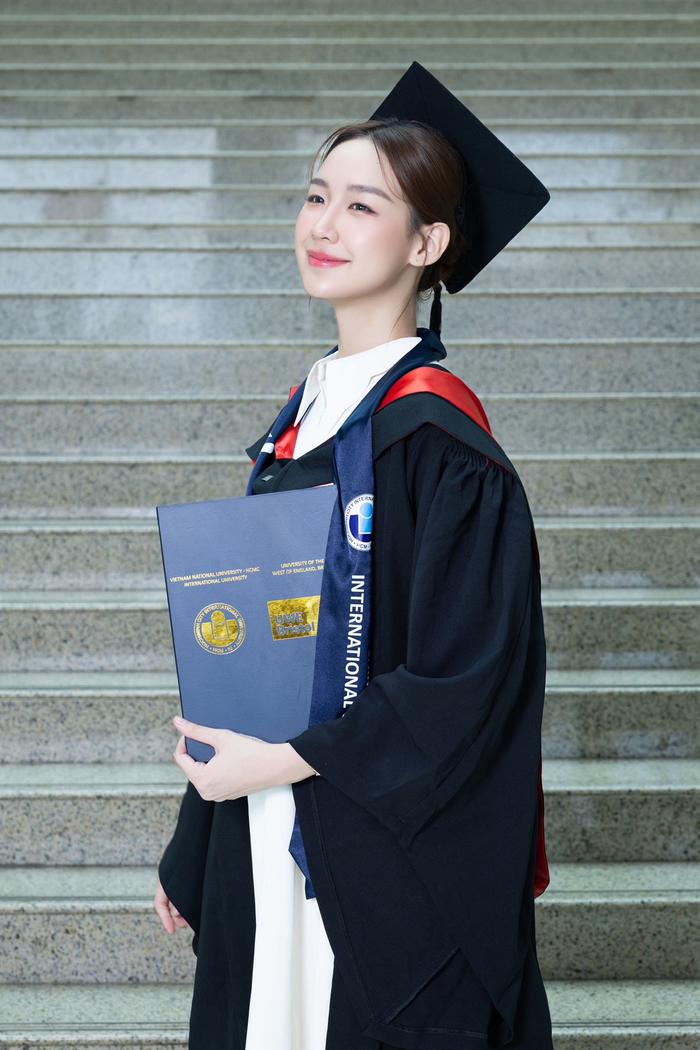 Mẹ đẻ Hoa hậu Bảo Ngọc gây chú ý trong ngày đặc biệt của con gái- Ảnh 6. Mẹ đẻ Hoa hậu Bảo Ngọc gây chú ý trong ngày đặc biệt của con gái- Ảnh 6.