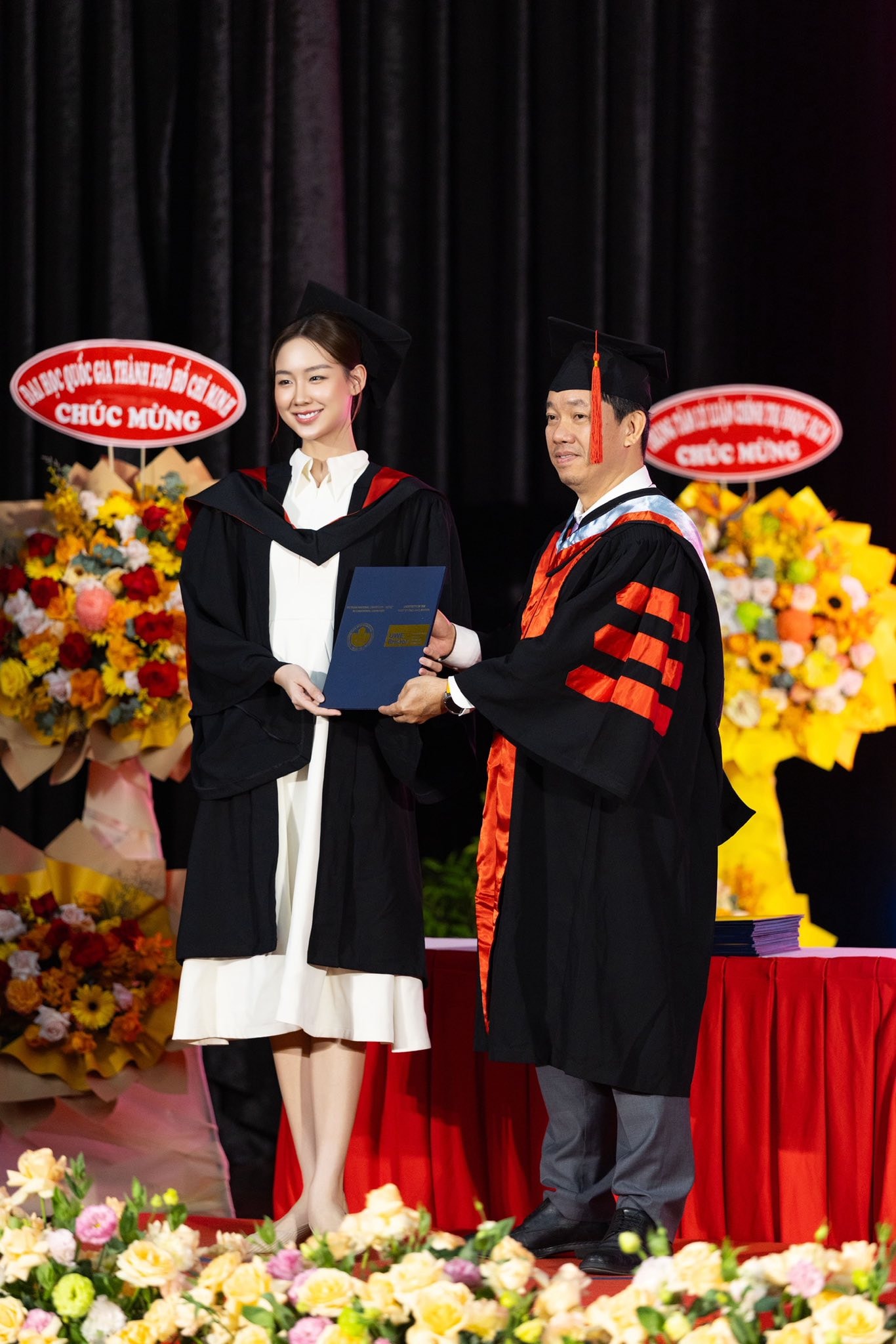 Mẹ đẻ Hoa hậu Bảo Ngọc gây chú ý trong ngày đặc biệt của con gái- Ảnh 4. Mẹ đẻ Hoa hậu Bảo Ngọc gây chú ý trong ngày đặc biệt của con gái- Ảnh 4.