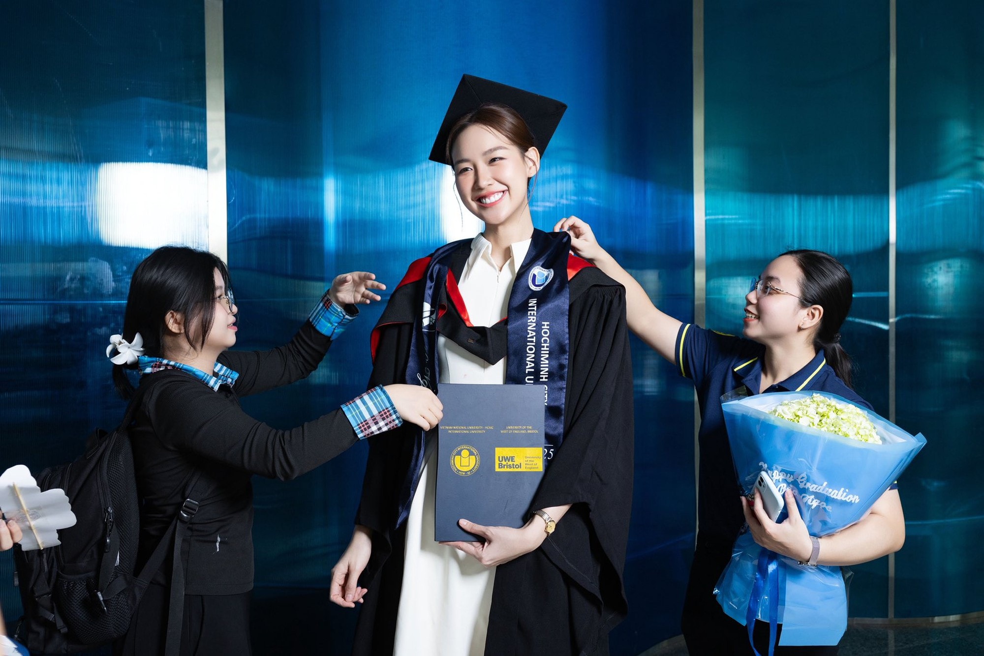 Mẹ đẻ Hoa hậu Bảo Ngọc gây chú ý trong ngày đặc biệt của con gái- Ảnh 5. Mẹ đẻ Hoa hậu Bảo Ngọc gây chú ý trong ngày đặc biệt của con gái- Ảnh 5.