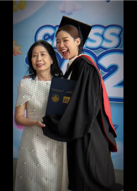 Mẹ đẻ Hoa hậu Bảo Ngọc gây chú ý trong ngày đặc biệt của con gái- Ảnh 9. Mẹ đẻ Hoa hậu Bảo Ngọc gây chú ý trong ngày đặc biệt của con gái- Ảnh 9.