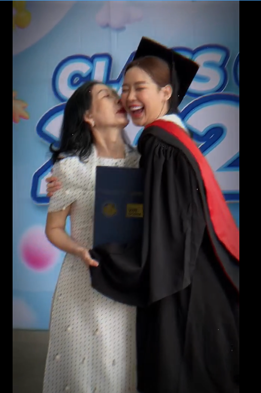 Mẹ đẻ Hoa hậu Bảo Ngọc gây chú ý trong ngày đặc biệt của con gái- Ảnh 10. Mẹ đẻ Hoa hậu Bảo Ngọc gây chú ý trong ngày đặc biệt của con gái- Ảnh 10.