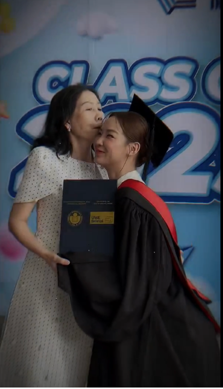 Mẹ đẻ Hoa hậu Bảo Ngọc gây chú ý trong ngày đặc biệt của con gái- Ảnh 11. Mẹ đẻ Hoa hậu Bảo Ngọc gây chú ý trong ngày đặc biệt của con gái- Ảnh 11.