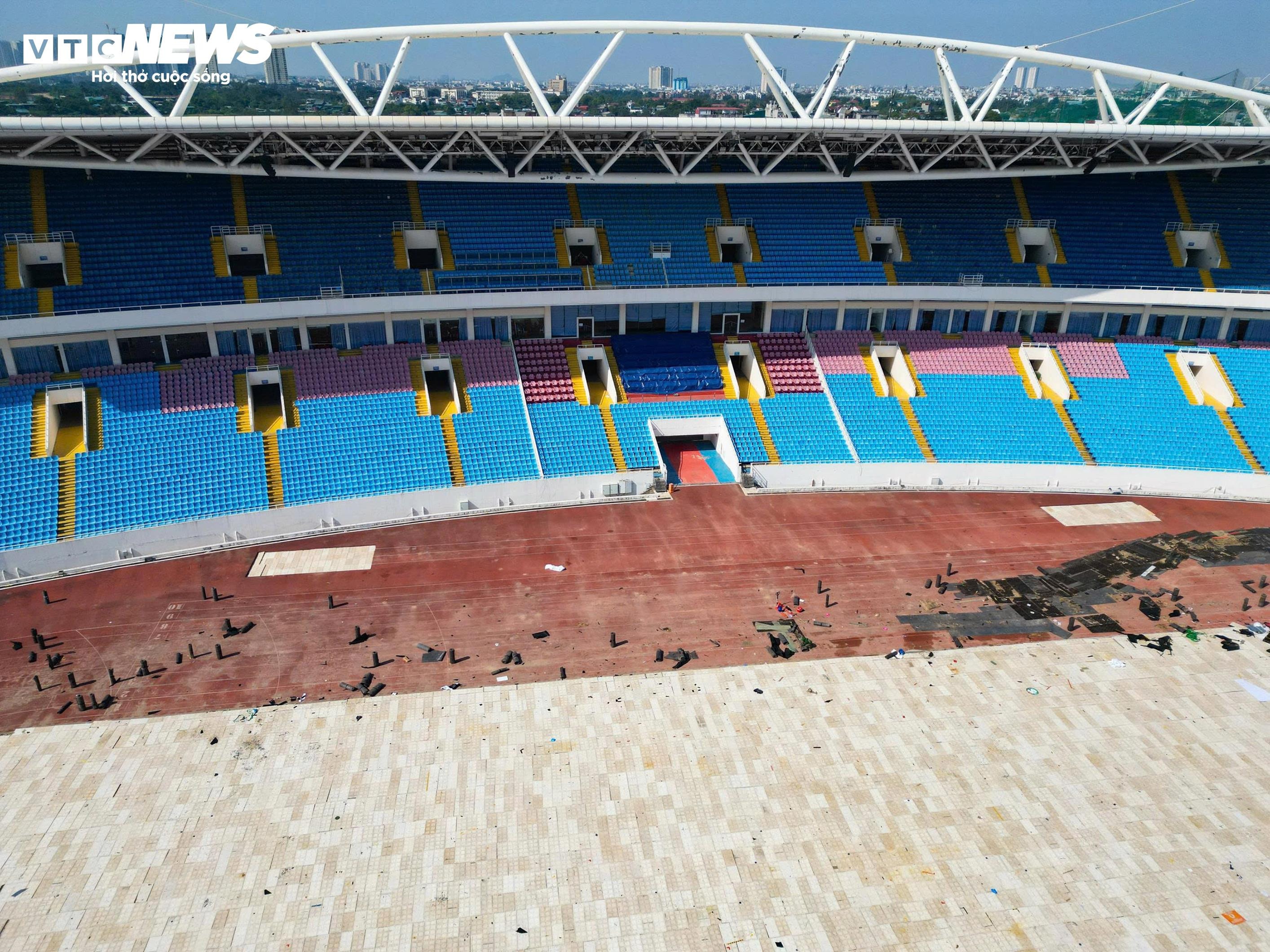 Cận cảnh sân Mỹ Đình sắp thay cỏ mới, hết cảnh 'đá bóng trên mặt ruộng' - 10