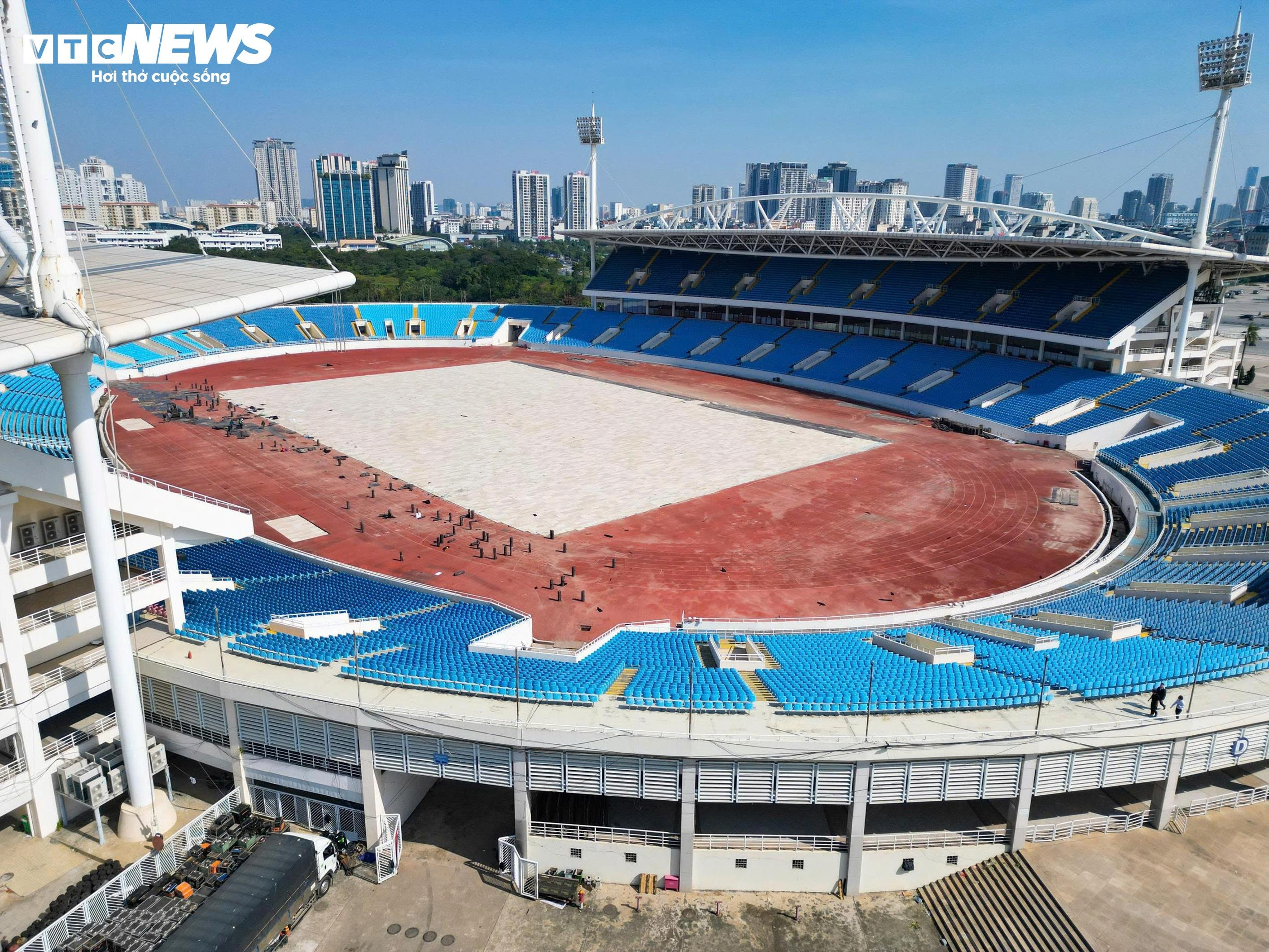 Cận cảnh sân Mỹ Đình sắp thay cỏ mới, hết cảnh 'đá bóng trên mặt ruộng' - 8