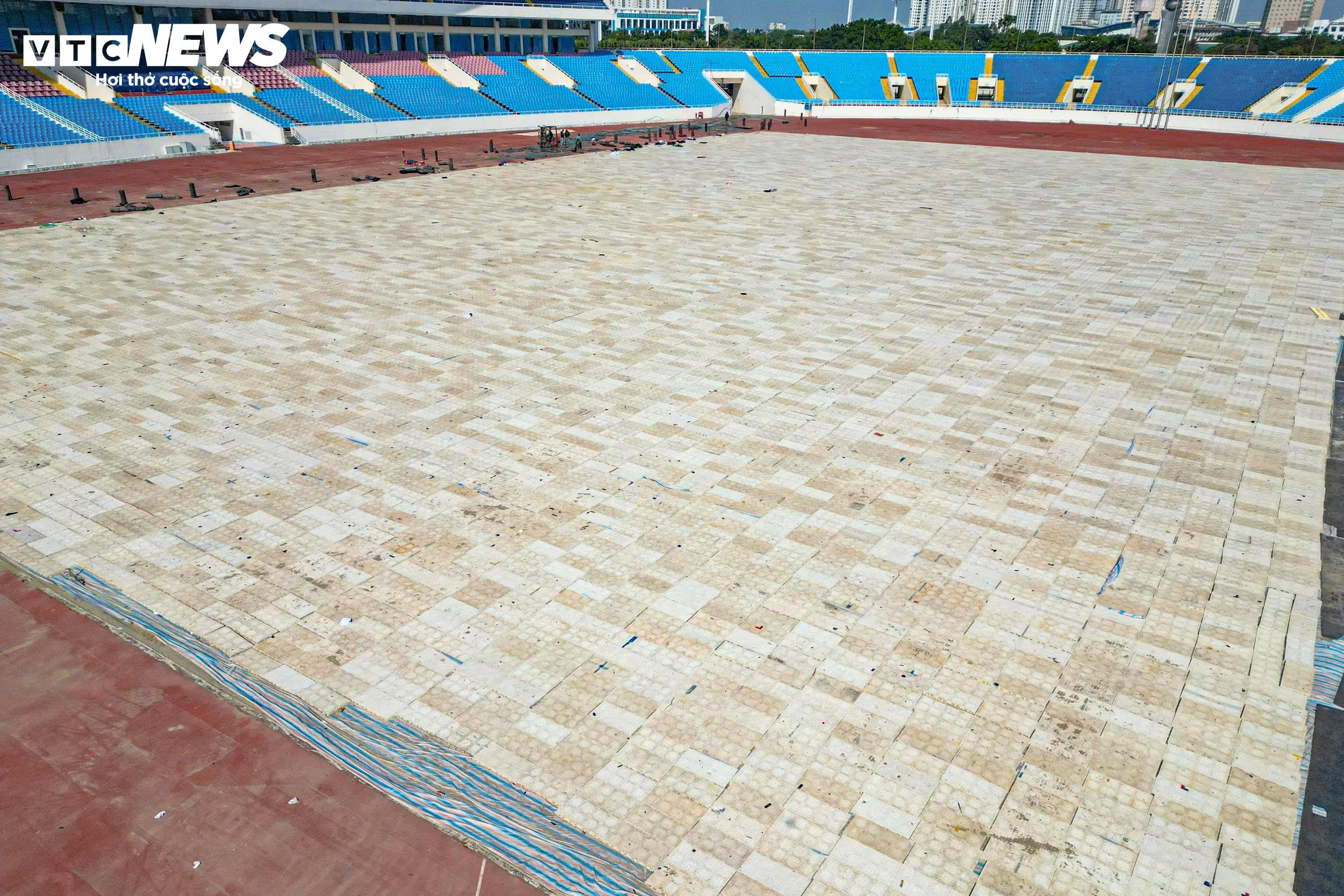Cận cảnh sân Mỹ Đình sắp thay cỏ mới, hết cảnh 'đá bóng trên mặt ruộng' - 7