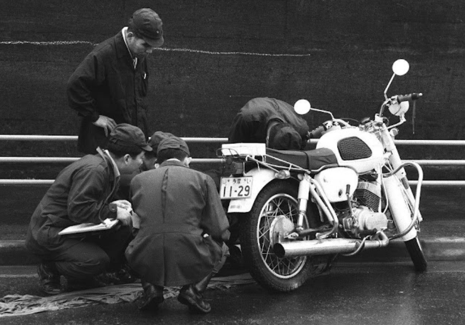 Chiếc xe Yamaha kẻ phạm tội để lại tại hiện trường. (Nguồn: Vintage Everyday)