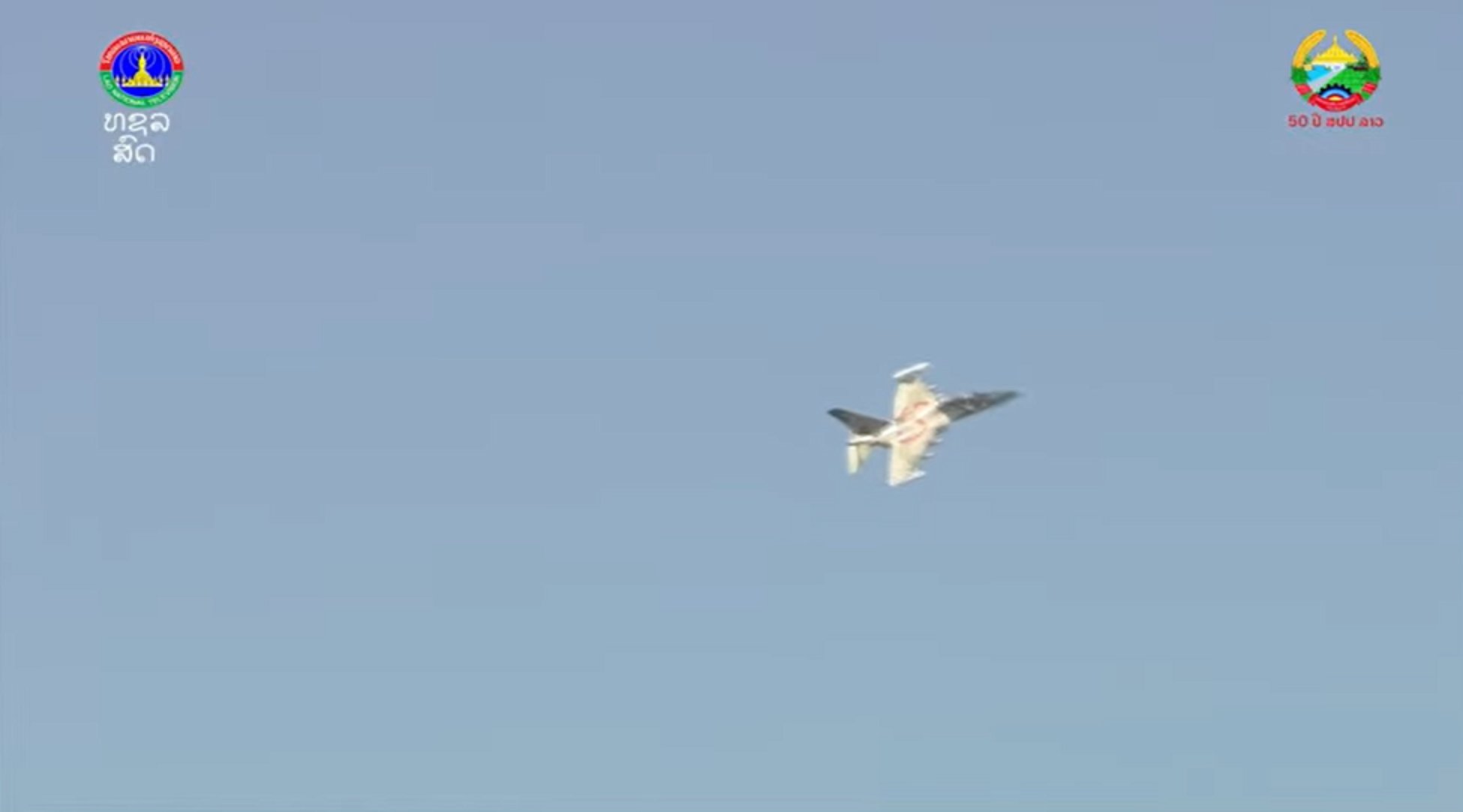 Mãn nhãn màn trình diễn của không quân Lào trong lễ kỷ niệm 50 năm Quốc khánh - 4