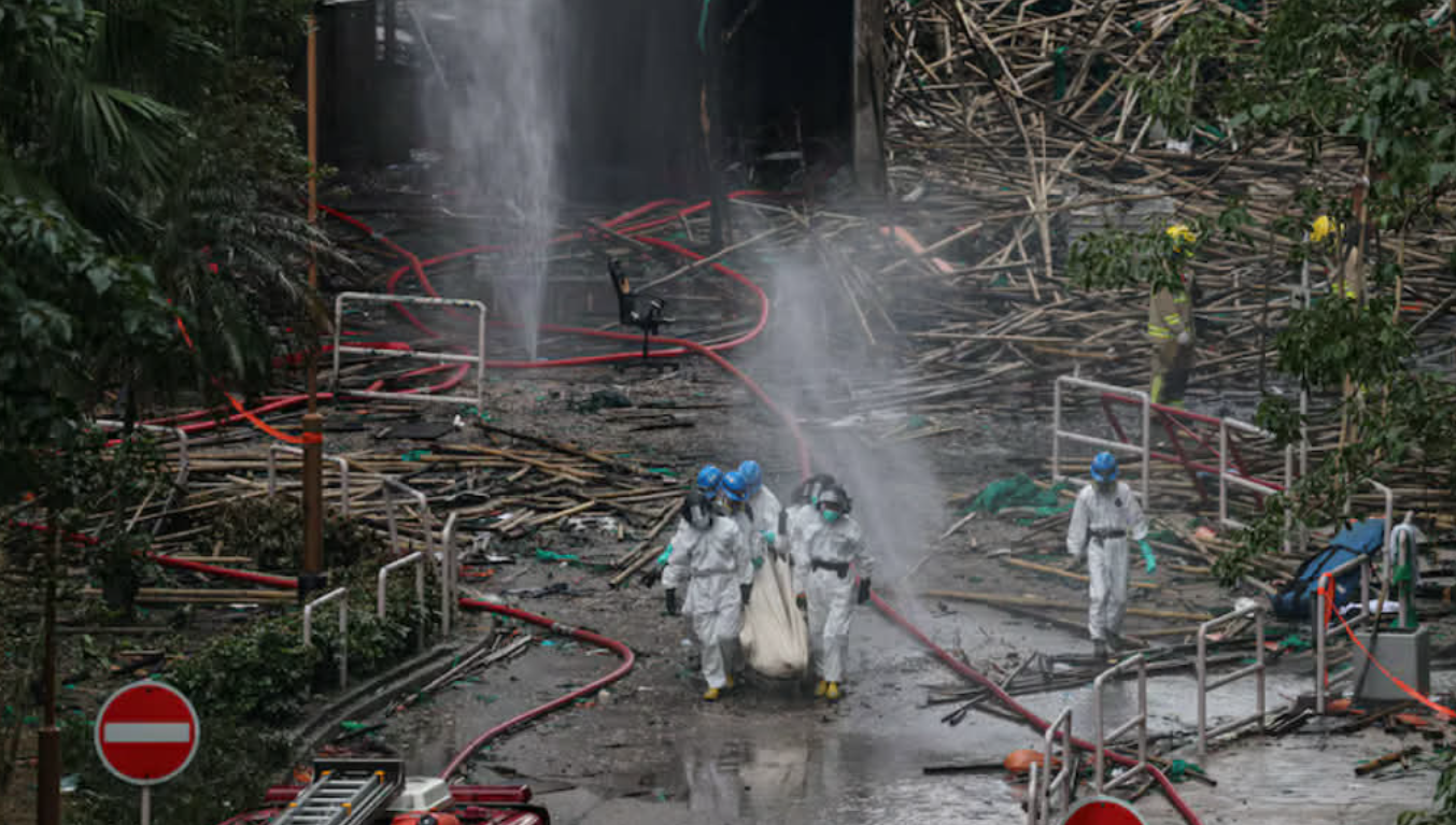 Số người thiệt mạng tiếp tục tăng sau khi nhiều thi thể được tìm thấy bên trong hiện trường vụ cháy. (Nguồn: Reuters)