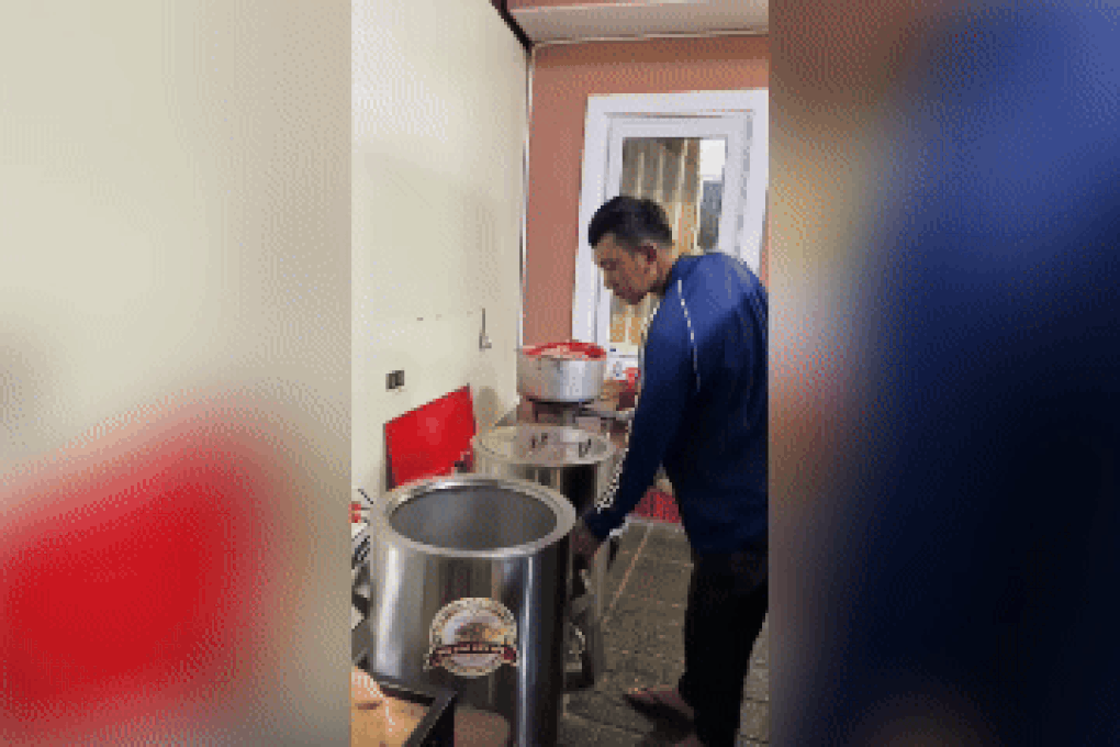 Khách ruột lén ăn quán khác, chủ quán hành động khiến triệu người thích thú - 1 Khách ruột lén ăn quán khác, chủ quán hành động khiến triệu người thích thú - 1