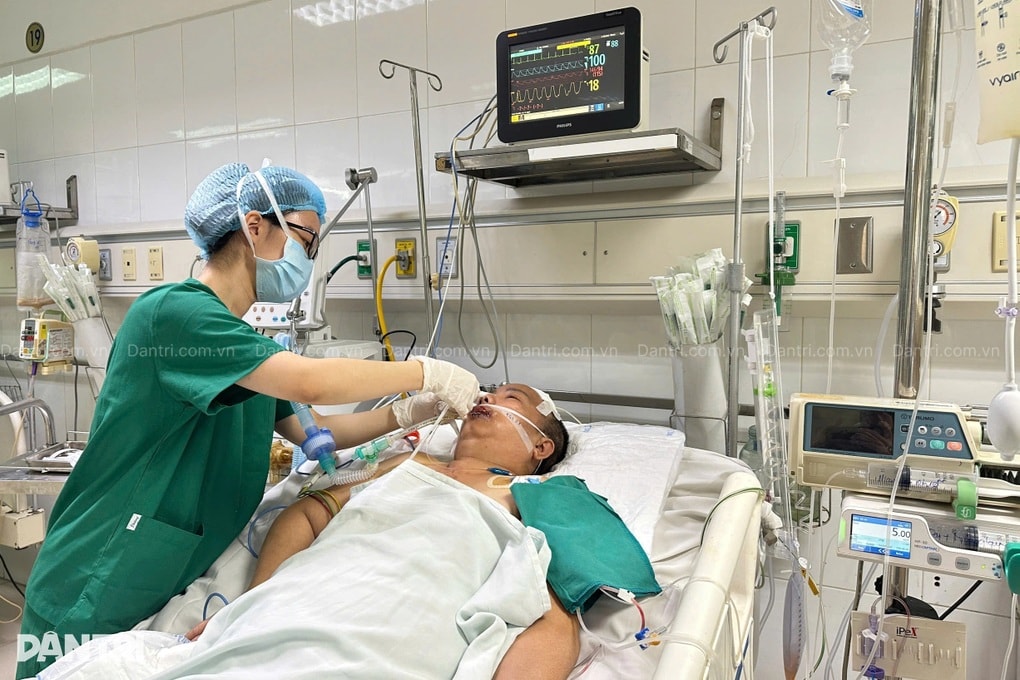 Mẹ nghèo đơn thân bán bánh nuôi con khuyết tật, nguy kịch vì xuất huyết não - 2