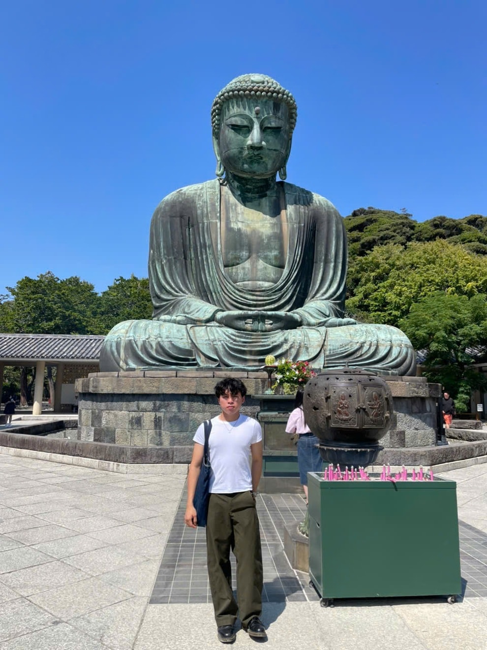 Khách ở sân bay tại TPHCM cố ăn 30 cái bánh bột lọc vì bị cấm mang tới Nhật - 2 Khách ở sân bay tại TPHCM cố ăn 30 cái bánh bột lọc vì bị cấm mang tới Nhật - 2