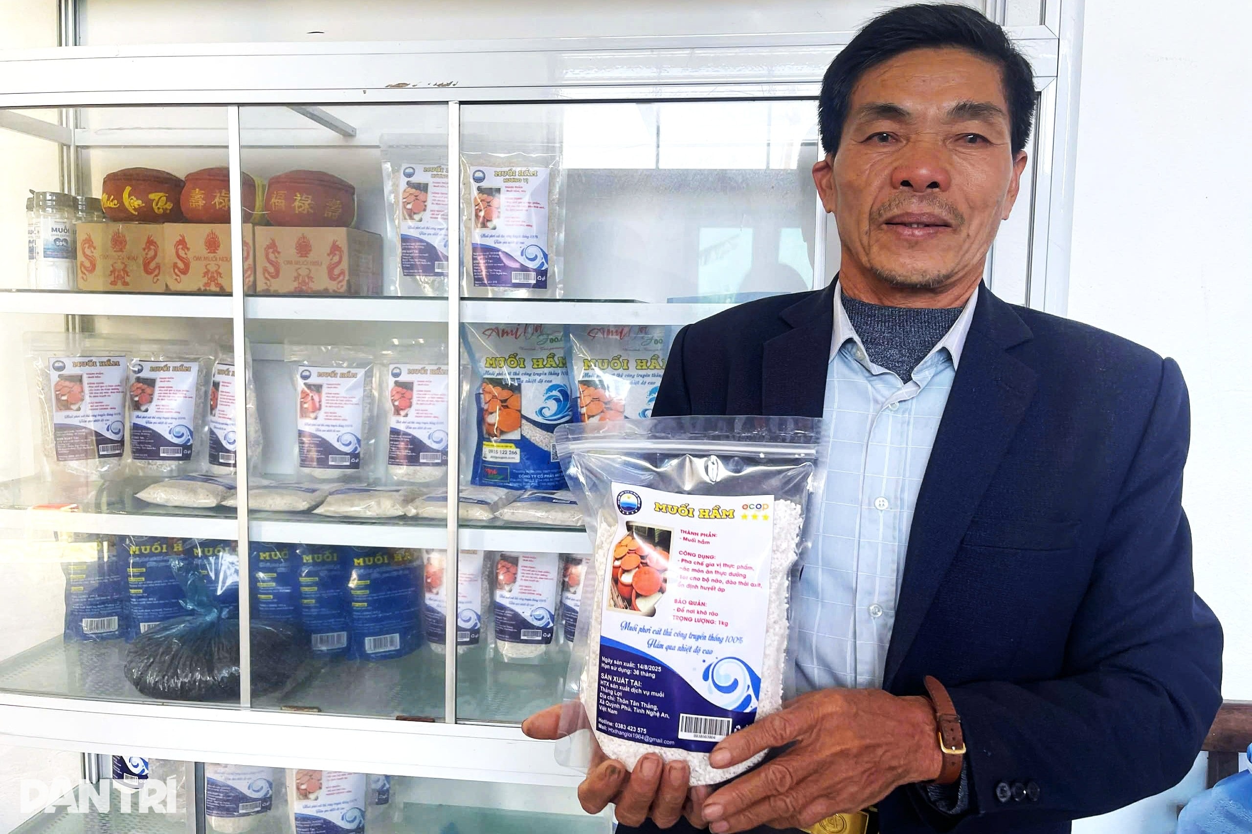 Người đàn ông “lột xác” cho hạt muối ở làng nghề hơn 400 năm tuổi - 4 Người đàn ông “lột xác” cho hạt muối ở làng nghề hơn 400 năm tuổi - 4