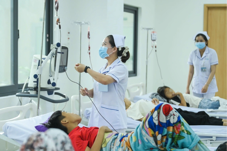 Dự kiến người dân có thể được miễn viện phí cơ bản tại cả bệnh viện công lẫn tư