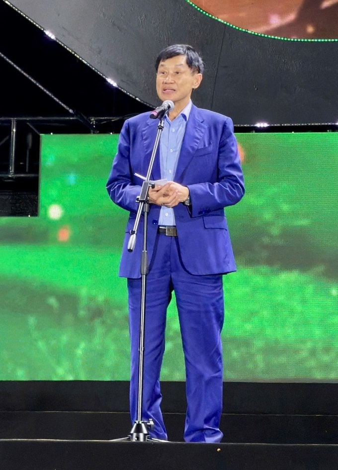 Ông Johnathan Hạnh Nguyễn phát biểu tại chương trình Nghĩa tình phương Nam 2025. Ảnh: NVCC