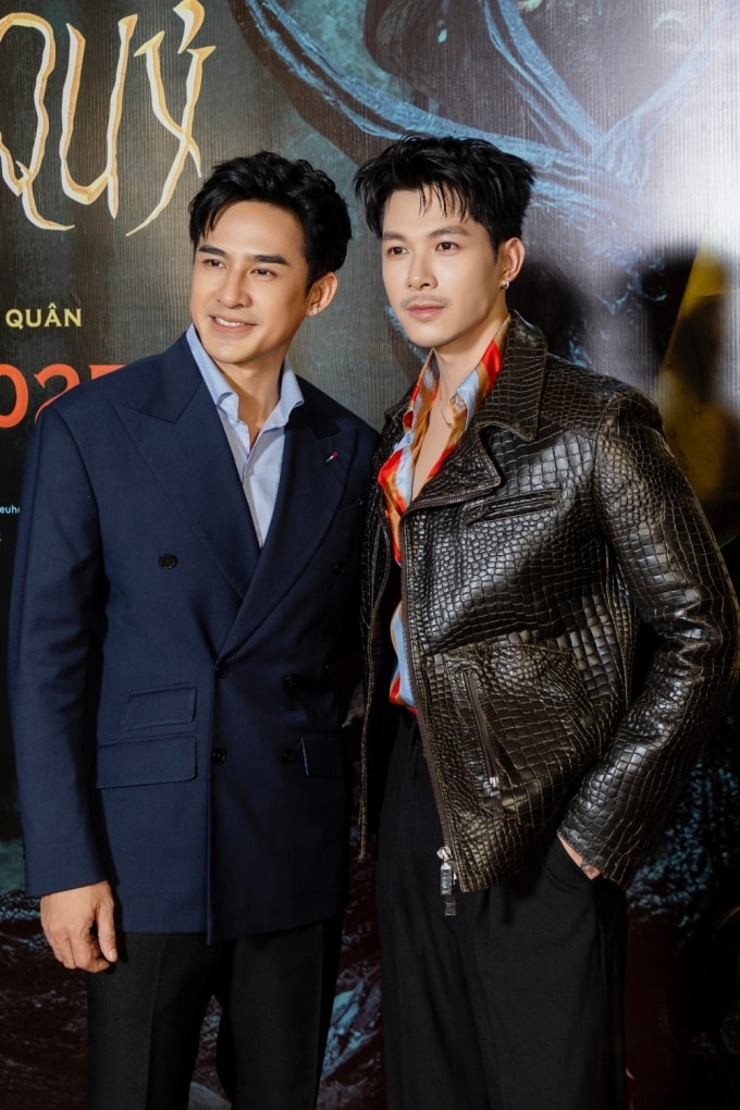 Lương Thế Thành và Anh Tú Atus ở thảm đỏ công chiếu phim, chiều 2/12. Ảnh: Tôn Phong