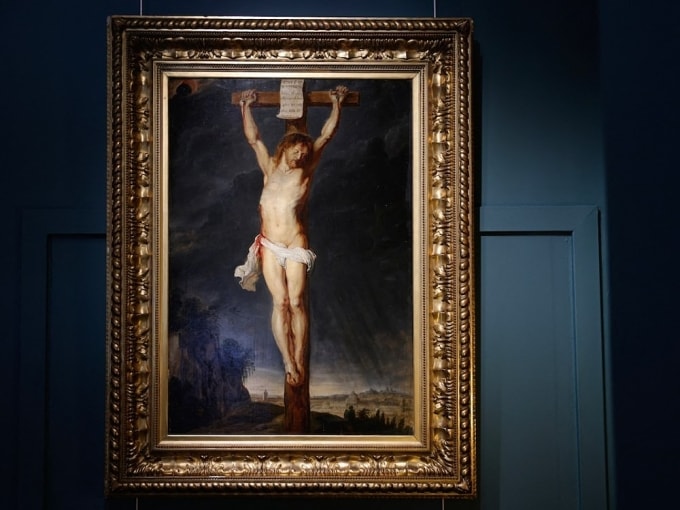 Bức tranh Chúa trên thập tự giá có giá hơn 3,4 triệu USD (khoảng 89 tỷ đồng). Ảnh: AFP