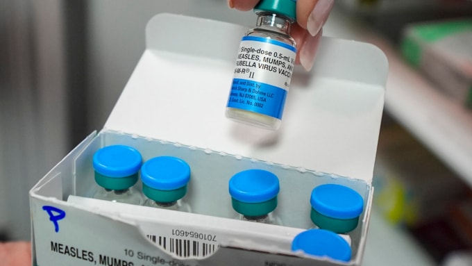Một lọ vaccine phòng sởi - quai bị - rubella (MMR) ở Texas, Mỹ. Ảnh: AP