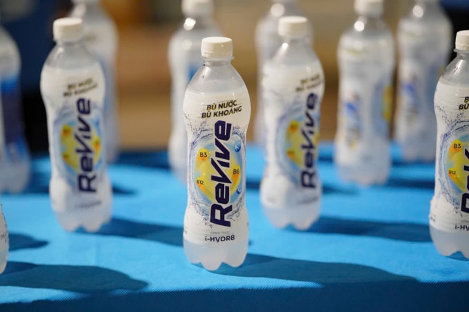 Nước điện giải Revive. Ảnh: VnExpress Marathon