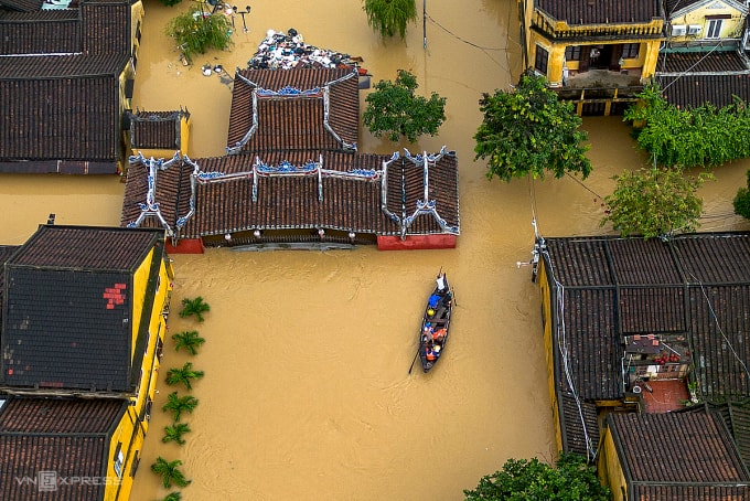 Phố cổ Hội An, nằm ven sông Hoài (một nhánh của sông Thu Bồn), ngập lụt nhiều ngày từ cuối tháng 10 đến đầu tháng 11/2025. Ảnh: Nguyễn Đông