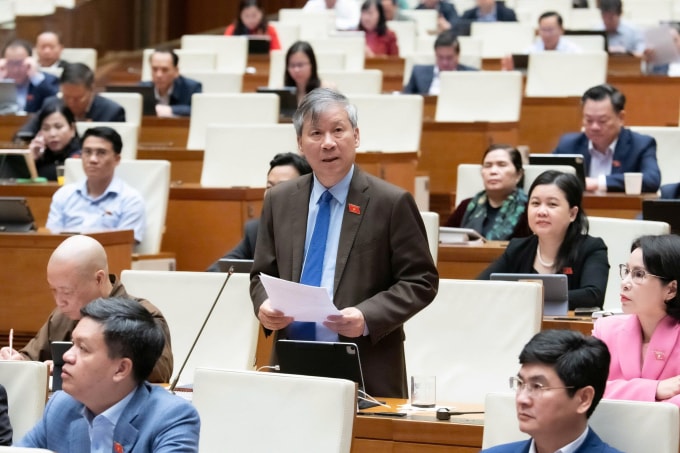 Giáo sư Nguyễn Anh Trí, nguyên Viện trưởng Huyết học truyền máu Trung ương. Ảnh: Hoàng Phong