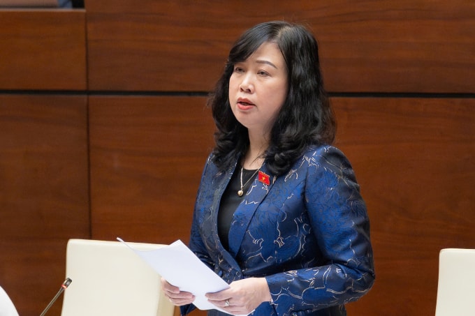 Bộ trưởng Y tế Đào Hồng Lan giải trình trước Quốc hội sáng 2/12. Ảnh: Media Quốc hội