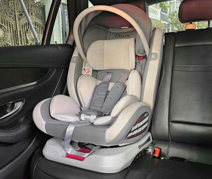 Ghế an toàn cho trẻ được lắp trên xe ôtô. Ảnh: Mina