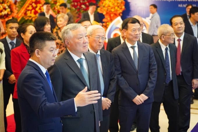 Phó Thủ tướng Thường trực Nguyễn Hòa Bình tại Lễ kỷ niệm 60 năm ngày thành lập và đón nhận Huân chương Lao động hạng Ba của Cục Bưu điện Trung ương, ngày 2/12/2025. Ảnh: Lưu Quý