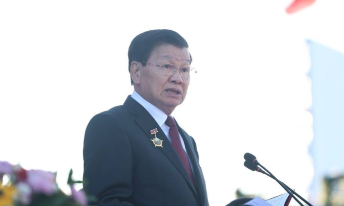 Tổng Bí thư, Chủ tịch nước Lào Thongloun Sisoulith đọc diễn văn tại lễ kỷ niệm 50 quốc khánh ở Vientiane sáng 2/12. Ảnh: TTX Lào