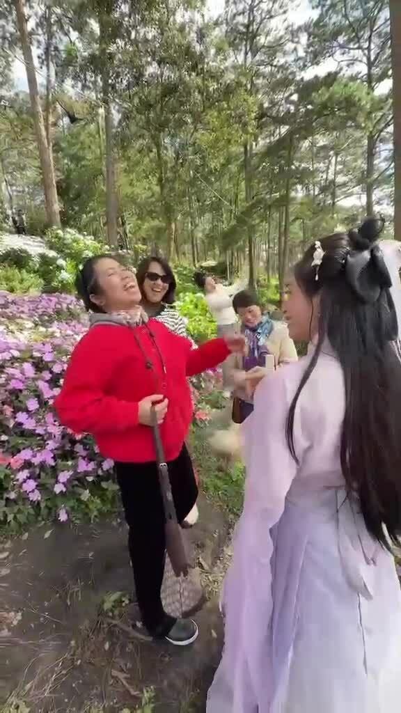 Quán cà phê hút khách nhờ chủ trêu ghẹo bằng giọng phim TVB