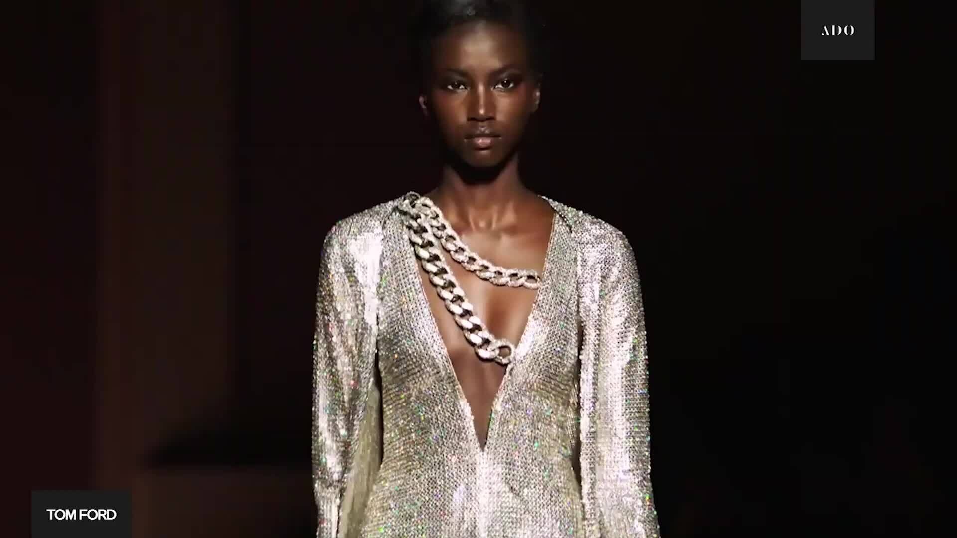 Khoảnh khắc Anok Yai catwalk