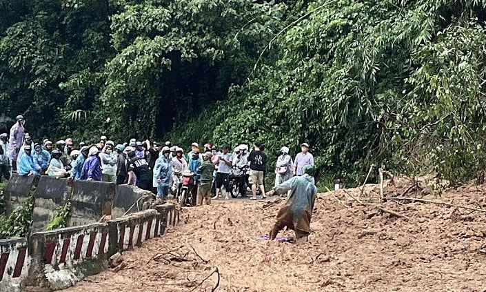 Đèo Sông Pha nối Phan Rang - Đà Lạt sạt lở