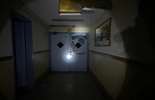 Phát hiện bất ngờ trong bệnh viện bỏ hoang - Ảnh 1.