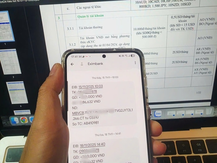 Lại tranh cãi ngân hàng thu phí quản lý tài khoản - Ảnh 1.