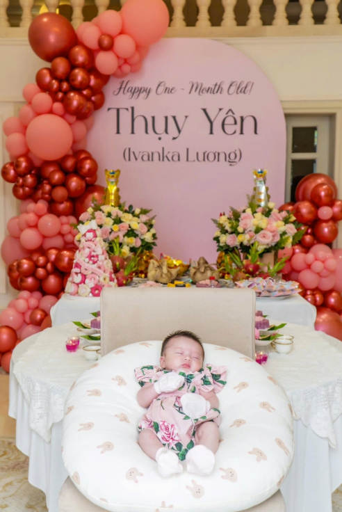 Hé lộ tên con gái mới sinh của nam NSƯT cải lương và vợ hoa hậu quý bà nổi tiếng- Ảnh 1. Hé lộ tên con gái mới sinh của nam NSƯT cải lương và vợ hoa hậu quý bà nổi tiếng- Ảnh 1.