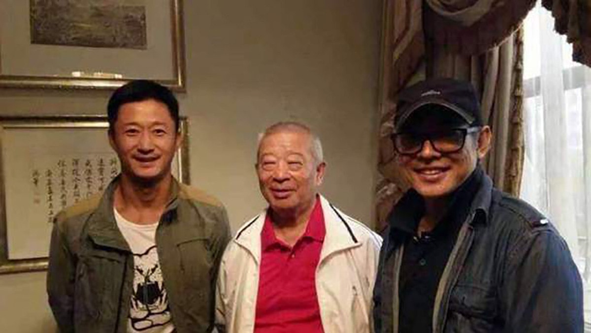 Ngô Kinh và Lý Liên Kiệt chụp ảnh với Ngô Bân