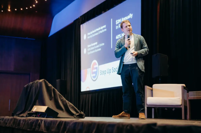 Emil Barr thành lập công ty đầu tiên của mình khi đang học đại học Miami, bang Ohio năm 2021. Ảnh: Emil Barr