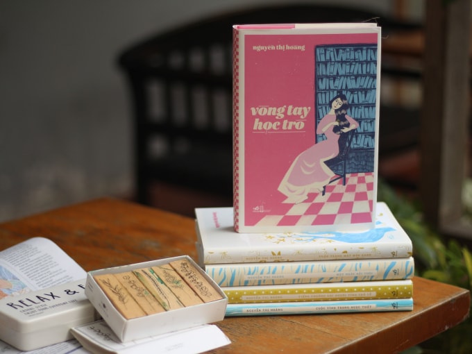 Tiểu thuyết Vòng tay học trò, lần đầu xuất bản năm 1966, từng bị đánh giá sai về giá trị tác phẩm. Sách tái bản năm 2021, sau 55 năm, do Nhã Nam phối hợp Nhà xuất bản Hội Nhà văn phát hành. Ảnh: Nhã Nam