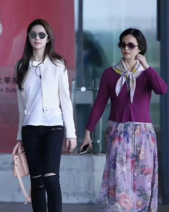 Lưu Diệc Phi (trái) và Lưu Hiểu Lợi. Ảnh: Ifeng