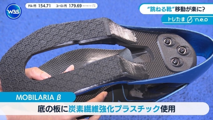 Phàn đế được cố định bằng ba chiếc vít.