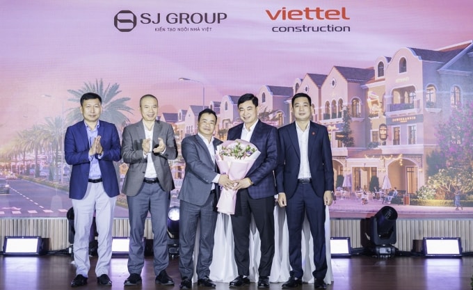 Đại diện SJ Group và Viettel Construction ký kết hợp tác triển khai thi công các hạng mục thấp tầng tại Vista Nam An Khánh. Ảnh: SJ Group