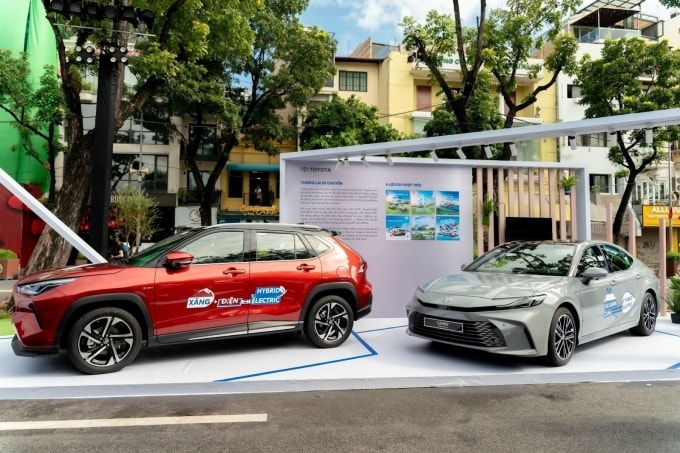 Hai dòng xe hybrid của Toyota tại thị trường Việt Nam. Ảnh: TMV