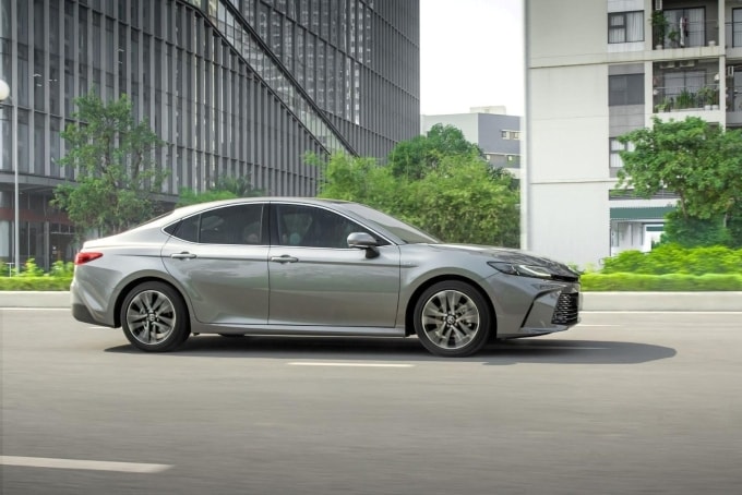 Toyota Camry có mức ưu đãi cao nhất 153 triệu đồng trong tháng 12. Ảnh: TMV