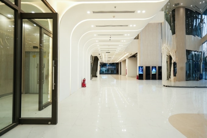 ROX Tower Goldmark City có tới 6 sảnh thang máy với 26 thang máy và 2 thang phòng cháy chữa cháy. Ảnh: ROX