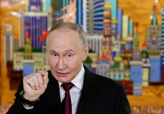 Tổng thống Nga Vladimir Putin phát biểu tại Diễn đàn Đầu tư VTB Russia Calling! ở Moskva ngày 2/12, trước cuộc gặp với đặc phái viên Mỹ. Ảnh: Reuters