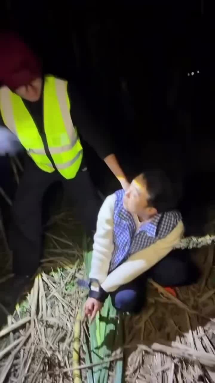 Kiếm bộn tiền nhờ mời khách vào vườn 'trộm' mía