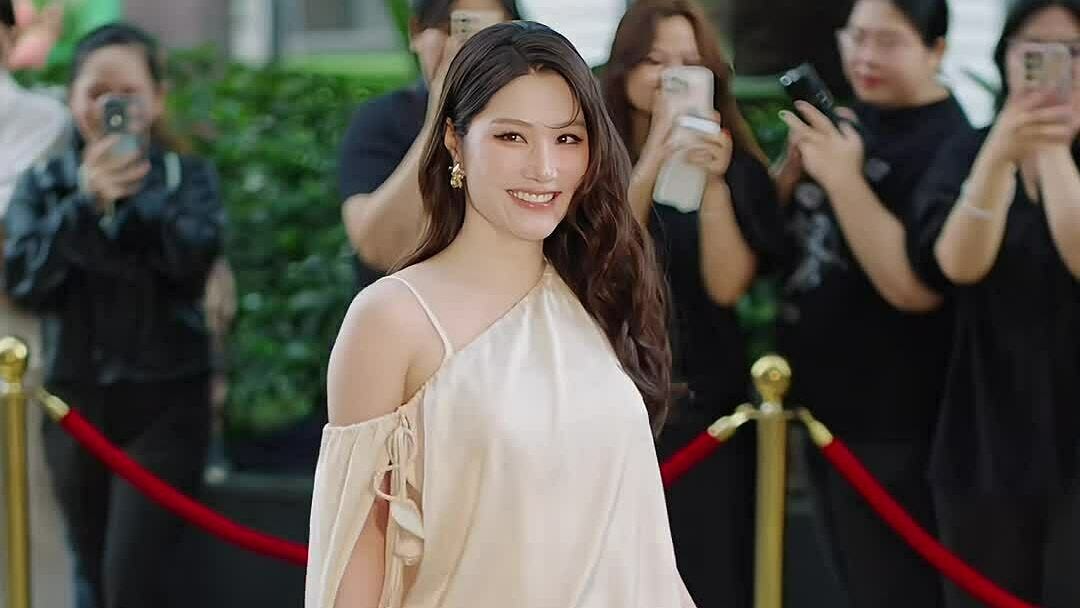 Diễm My 9x mặc tôn dáng dự sự kiện sau sinh con đầu lòng