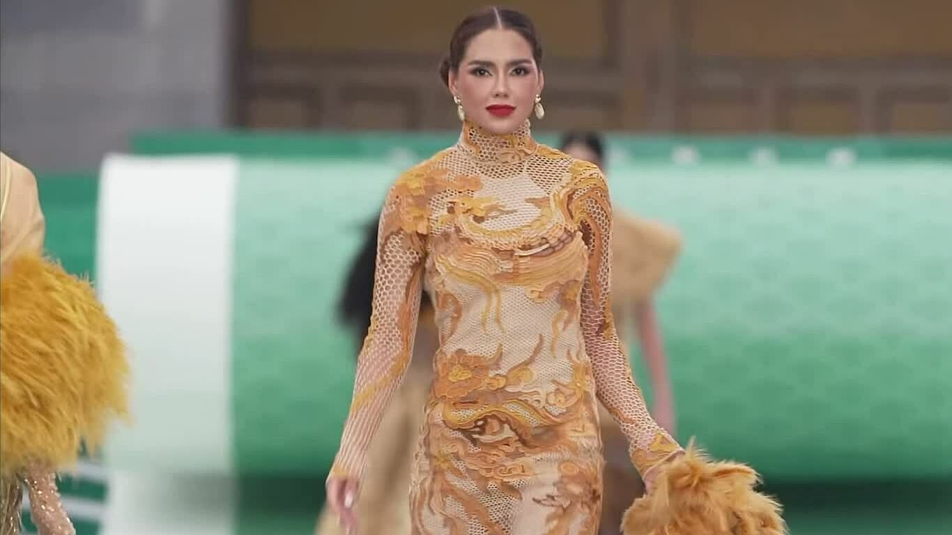 Người đẹp Brazil diễn thời trang tại Miss Cosmo 2025