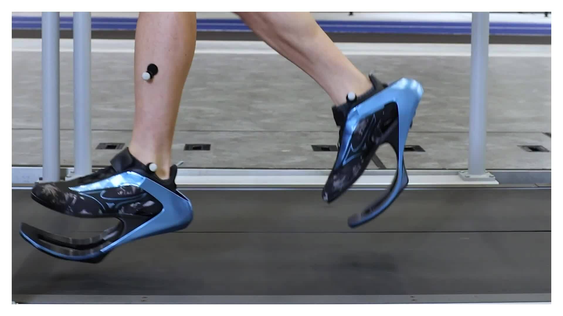 Giày cà kheo Mobilaria β lên chân như thế nào