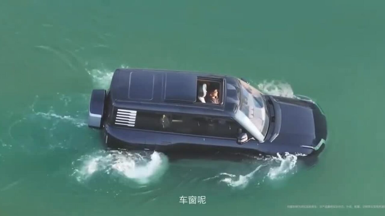 YangWang U8 - xe điện có thể bơi như thuyền giá 150.000 USD